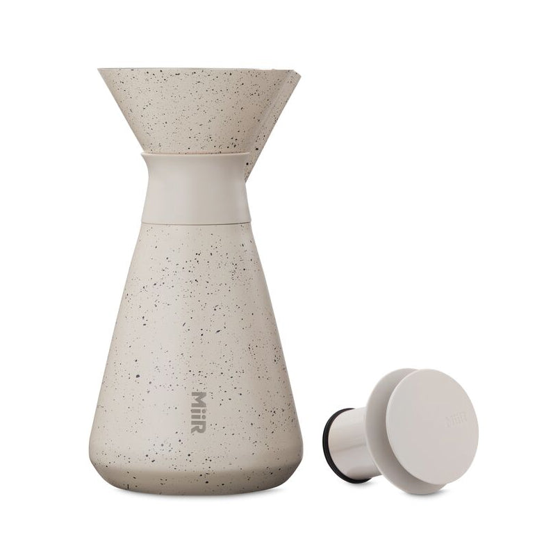 new-standard-carafe-s7 WebPDP-33oz_New_Standard_Carafe_Desert_Tan_Speckle_Studio__CAR1SVOS224_Front_Lid_Staged.jpg