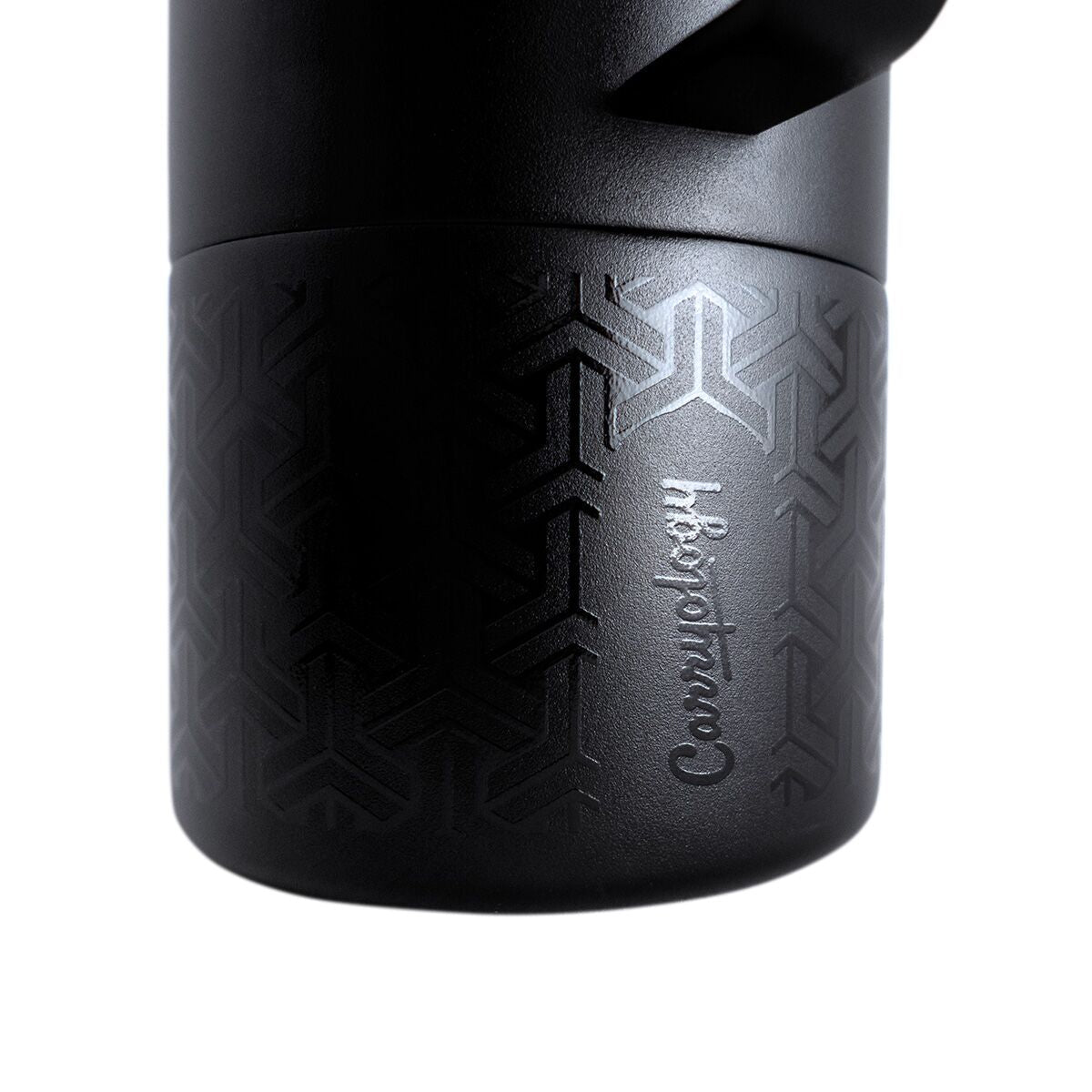 miir-x-carryology-tomo-f2 WebPDP-MiiR_x_Carryology_Tomo_Studio_Closeup__TOM1SV33402_12.10.25.jpg